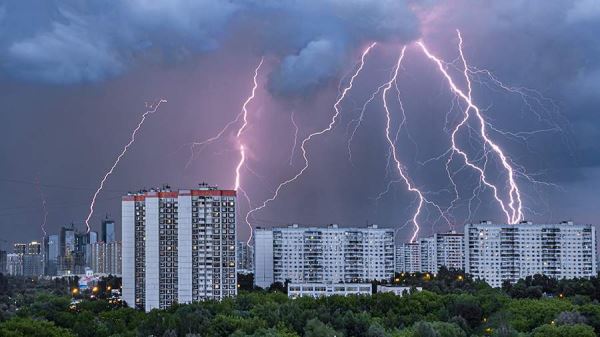 Синоптик пообещал москвичам неспокойную грозовую неделю