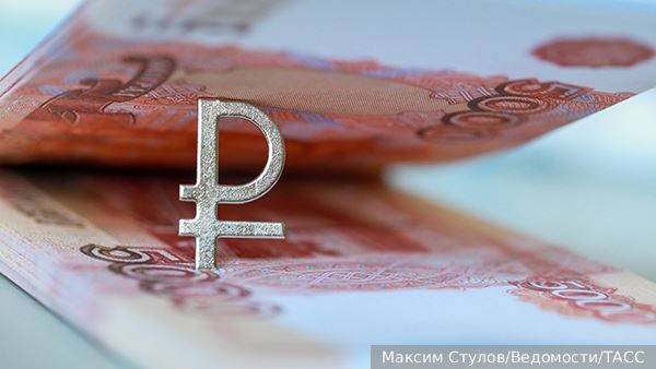 Рубль неожиданно резко укрепляется после санкций