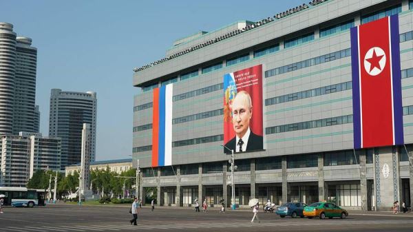 Церемония официальной встречи лидеров РФ и КНДР началась в Пхеньяне